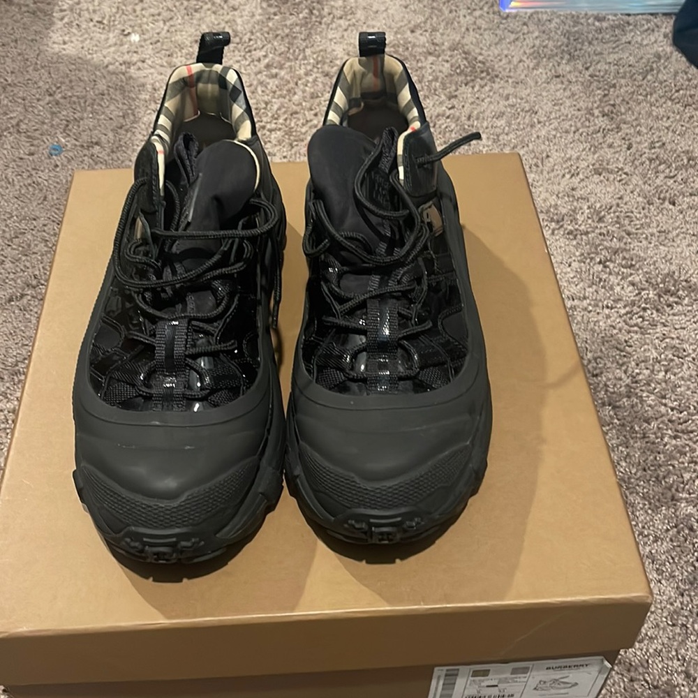 Burberry-Black/Archive beige